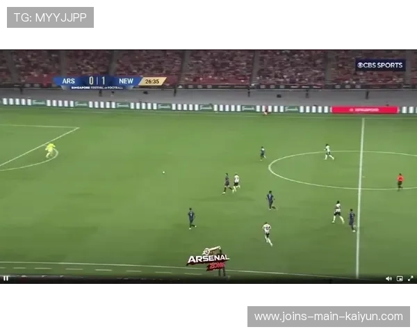 球员在国际赛中凭借传球视野被评为中场核心,传球队员一般应把球 球员在国际赛中凭借传球视野被评为中场核心,传球队员一般应把球