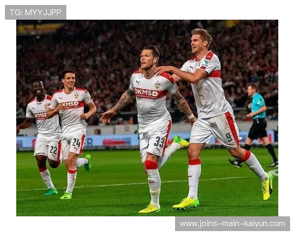 斯图加特前场逼抢成功逼出回传